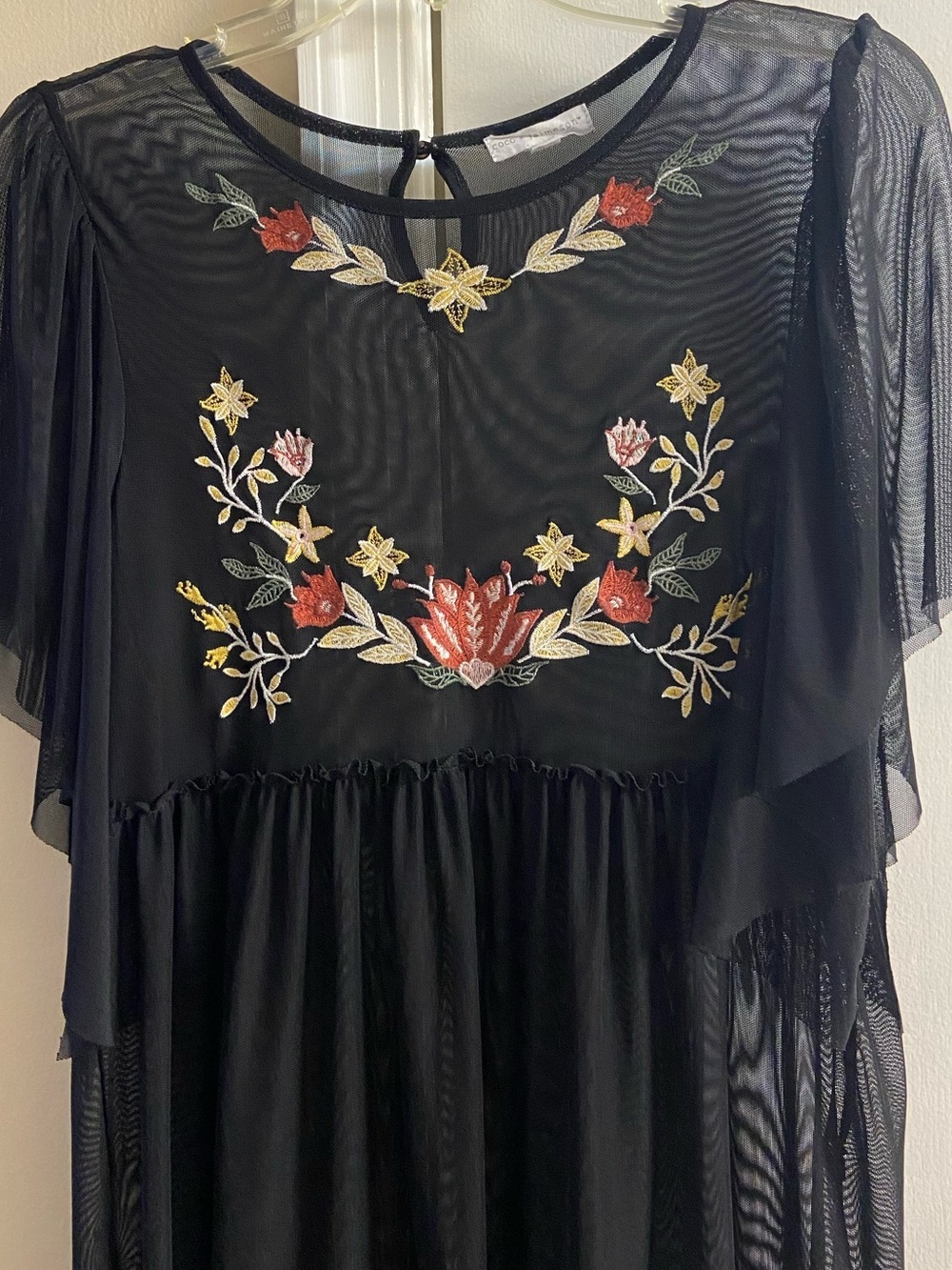 Coco+Jaimeson Black Embroidered Floral Midi Dress with Flutter Sleeves Small - Picture 4 of 8